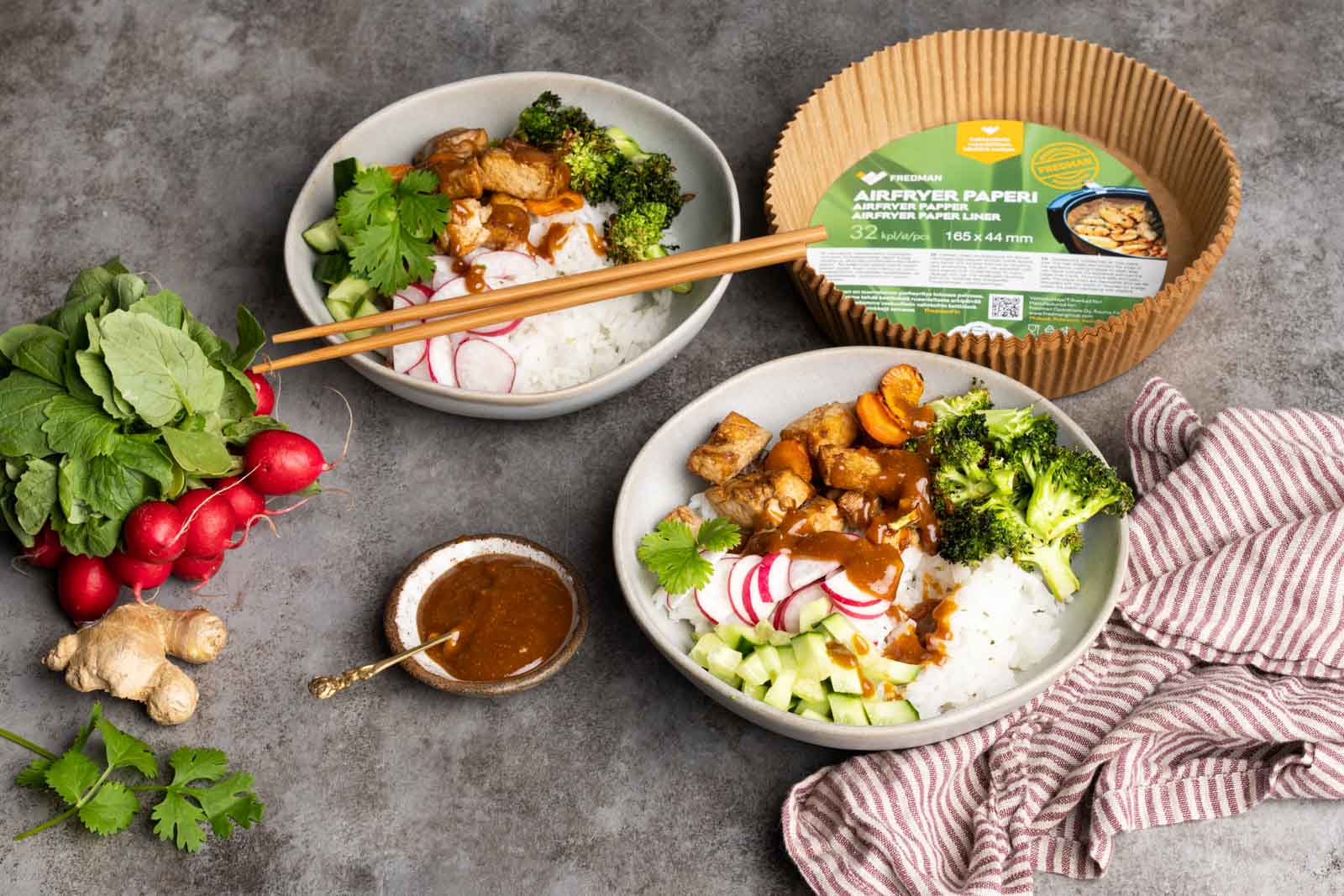 Aasialainen tofubowl maapähkinäkastikkeella Resepti Fredman